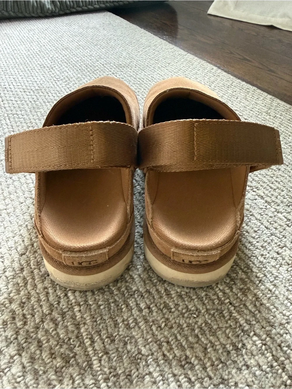 UGG Goldenstar Clogs - Picture 2 of 8